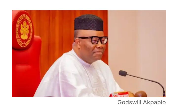 Akpabio Apologises to Oshiomhole, Reaffirms Senate Truce