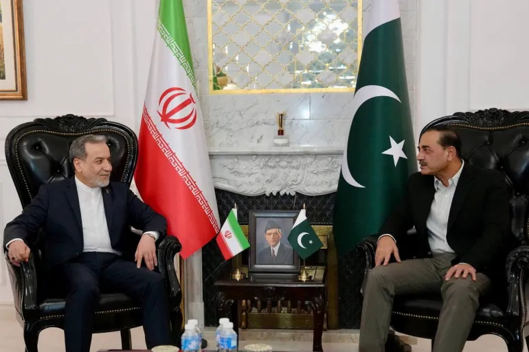  "One or Two Issues" Remain in High-Stakes Strait of Hormuz Talks