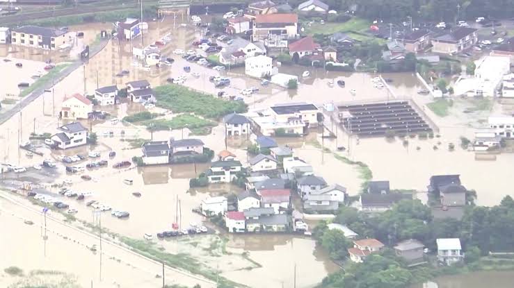  Heavy Rain and Flash Floods Leave Eight Dead and Paralyze Eastern Japan