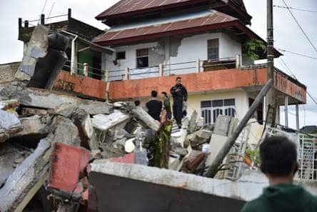 Powerful 7.7-Magnitude Earthquake Strikes Off Indonesia's Island 